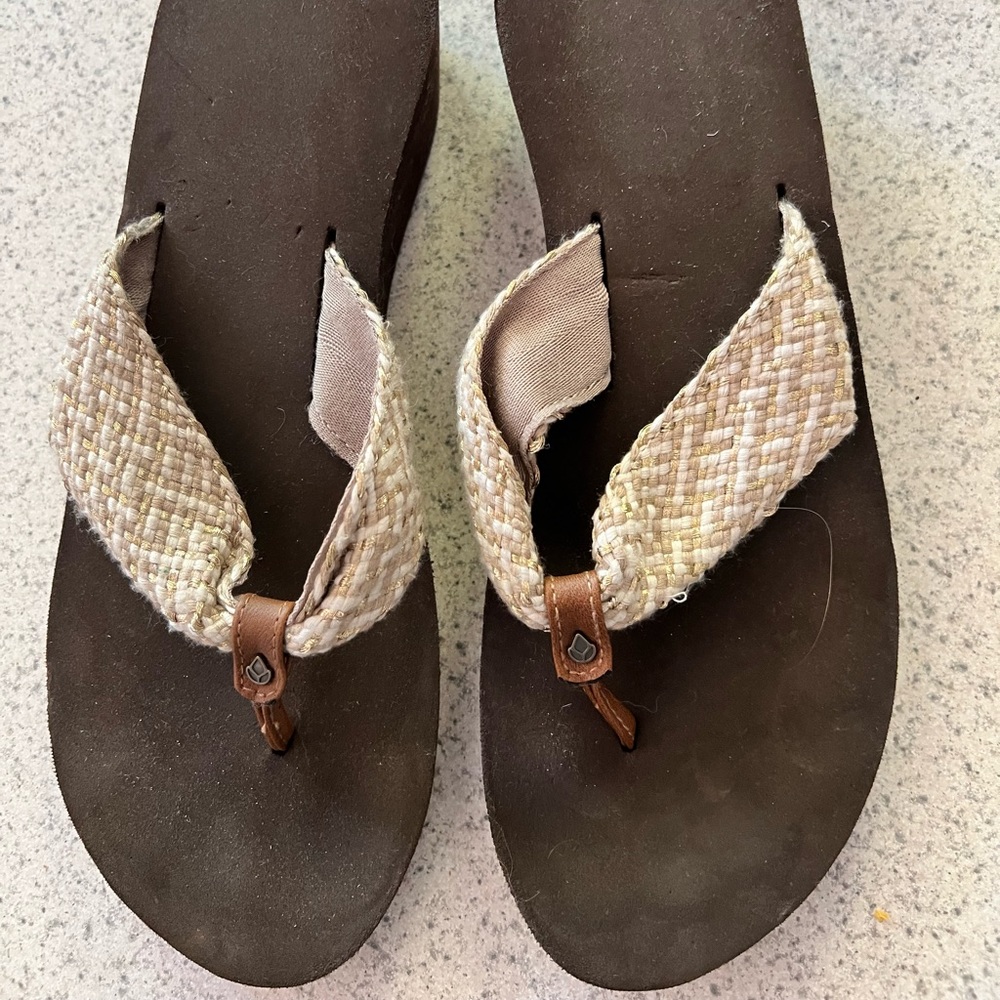Reef, barely worn sized 10 wedge sandals
